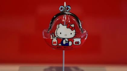 Réplica del monedero en el que apareció Hello Kitty por primera vez