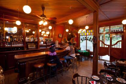 Réplica del típico salón del Lejano Oeste