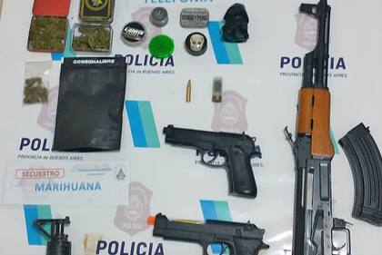 Réplicas de armas secuestradas en los allanamientos donde fue detenido L-Gante