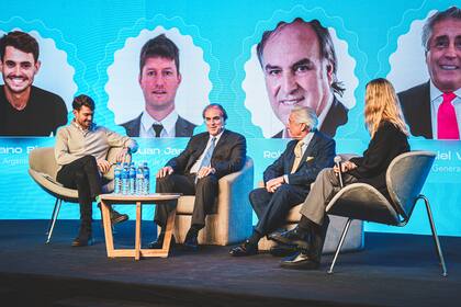 Representantes de la UIF, la CNV y la IGJ, durante el Regulation Day de Aleph