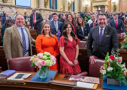 Representantes del Partido Republicano proponen impedir que los migrantes indocumentados obtengan licencias de conducir