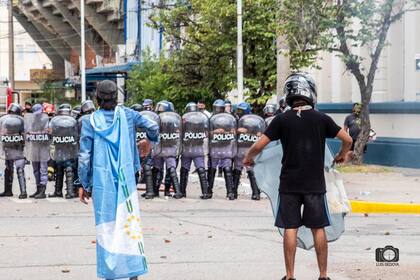 Represión policial durante las protestas recientes en la ciudad de Formosa, tras el regreso a fase 1