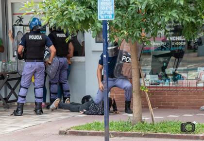 Represión policial durante las protestas recientes en la ciudad de Formosa, tras el regreso a fase 1