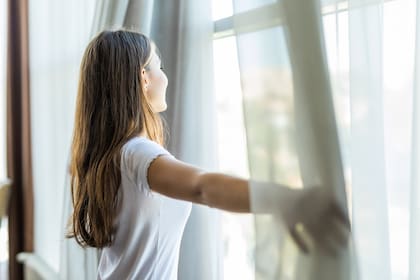 Reprogramar esa mente subconsciente repleta de creencias limitantes y encender circuitos de neuronas nuevos que lleven al gozo, no se logra de la noche a la mañana