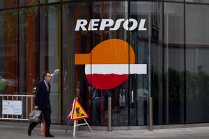 A 20 años de la compra de YPF, Repsol se va de la bolsa de Buenos Aires