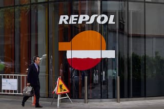 A 20 años de la compra de YPF, Repsol se va de la bolsa de Buenos Aires