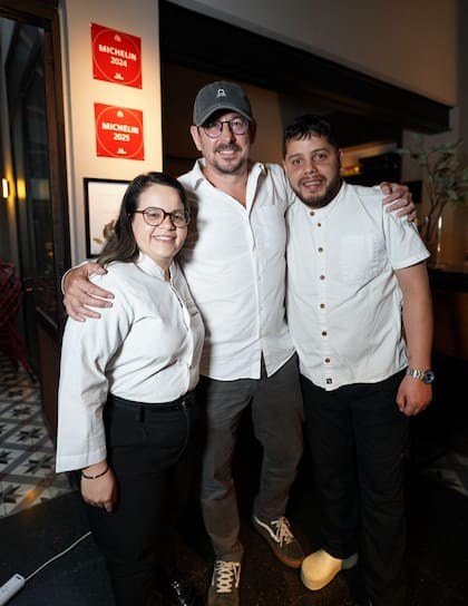 República del Fuego, con su mirada patagónica contemporánea y cocina donde “todo pasa por el fuego”, recibe a BASA, liderado por la chef Leandra Pérez