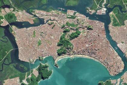 El puerto de Santos está ubicado a 70 kilómetros de la ciudad más grande de América del Sur, São Paulo.