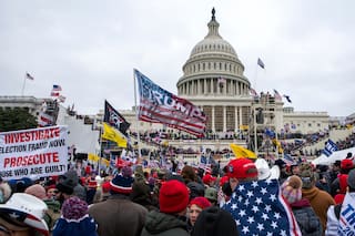 Republicanos piden más respuestas sobre el fondo de 1.800 millones mientras Trump evalúa su futuro