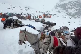 Rescatan a cientos de excursionistas del Everest tras una fuerte tormenta de nieve