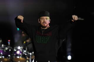 Residente hace un llamado por la paz en Gaza durante su concierto en el Zócalo de Ciudad de México