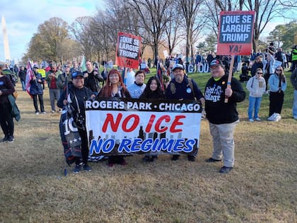 Residentes de La Villita protestan contra redadas del ICE (FB LaVillitaChicago)