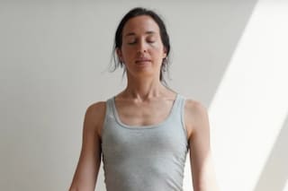 "4-7-8", la técnica de respiración infalible para relajarse y practicar en casa, según un experto