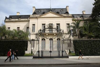 La denominada Residencia del Gobernador, donde hoy vive Axel Kicillof y su familia