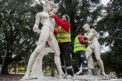 Los Luchadores, ubicado en la Plaza San Martín