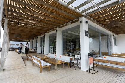 Restaurante Zur, una de las de cinco propuestas gastronómicas exclusivas para disfrutar la noche de Año Nuevo en Pinamar, con opciones que destacan por su ambiente sofisticado, menús gourmet y vistas únicas en la costa argentina