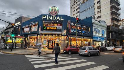 Restaurantes y comercios acompañan la fecha con decoración