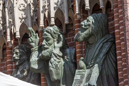 Está inspirada en la Catedral de Amiens, en Francia, y en la de Colonia, en Alemania
