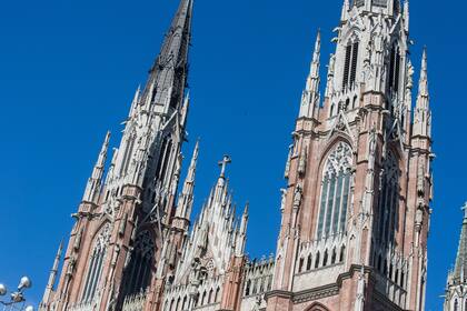 La decisión de realizarla en estilo Neogótico es por considerar al gótico puramente cristiano