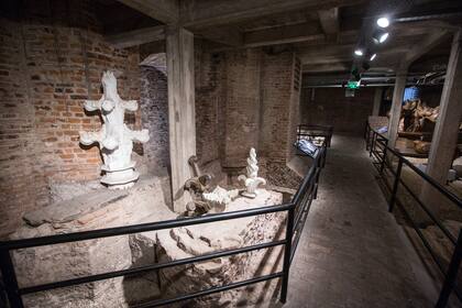 El museo está delimitado por pasillos que permiten y facilitan la circulación