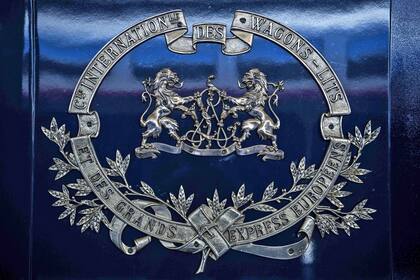 Hoy restaurado en su totalidad, combina lacas, madera, cobre y bronce