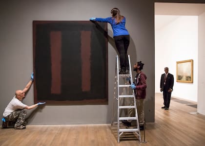 Restitución de la obra de Mark Rothko "Black On Maroon" tras el ataque que sufrió en la Tate Modern Gallery de Londres