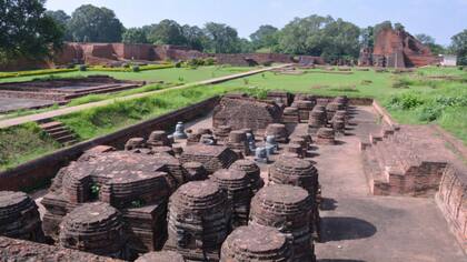 Restos del antiguo centro escolástico religioso de Nalanda, en Bihar (India)