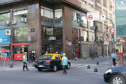 Retiro y casco histórico: desde hoy no pueden ingresar autos particulares