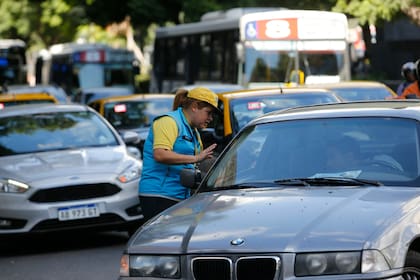 En la Ciudad de Buenos Aires se emiten alrededor de 450 mil licencias por año (87,7% son renovaciones y 12,3% otorgamientos). A partir del lunes 1ro de julio, las instancias evaluadoras para obtener la licencia de conducir serán más exigentes