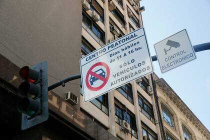 Retiro y casco histórico: desde hoy no pueden ingresar autos particulares