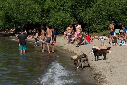 Turistas en los lagos de Bariloche