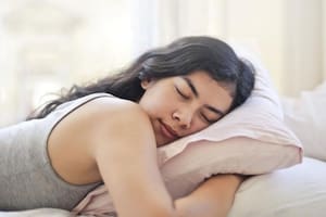 Resulta que abrazar la almohada tiene mucho que ver con la personalidad de quien lo hace