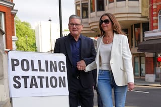 Resultados electorales parciales apuntan a pérdidas de laboristas de Starmer y triunfos de Reform UK