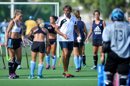 Retegui nuevamente DT de las Leonas