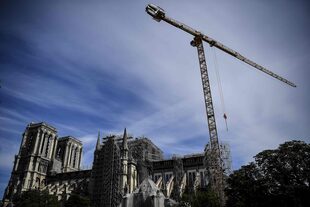 Retiran los andamio de la catedral de Notre Dame