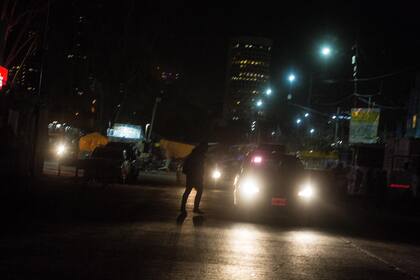 "Muchas veces los vecinos hemos cortado la autopista para que se coloquen medidores más grandes", dice uno de los vecino