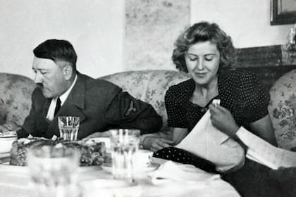 Después del suicidio, Manziarly tuvo que preparar la cena para el Führer para que su muerte se mantuviera en secreto