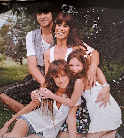 Retrato de familia: Paula Diagosti, con sus tres hijos