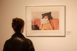 Retrato de Jorge Gumier Maier por Alberto Goldenstein, en la muestra que celebra los 40 años del Rojas