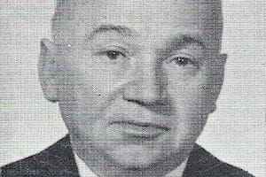 El inmigrante polaco que fue vendedor ambulante, fabricó impermeables de hule y fundó un imperio