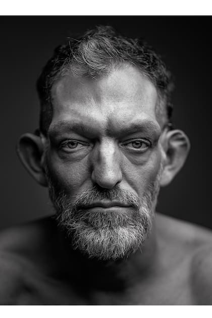 Retrato de "Nano", un hombre que recuperó la audición gracias a un implante coclear