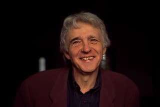 Murió el sociólogo belga Armand Mattelart, best seller por el famoso libro "Para leer al Pato Donald"