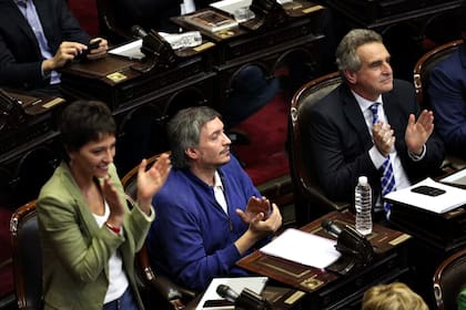 Mayra Mendoza, Máximo Kirchner y Agustín Rossi