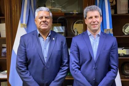 REUNIÓN CON CHIQUI TAPIA
Recibí al presidente de la Asociación del Fútbol Argentino (AFA), en el marco del Sub 20 femenino de fútbol que se está desarrollando en San Juan.
Es un honor que nuestra provincia sea sede de esta gran competencia sudamericana, acompañando el crecimiento que está teniendo esta disciplina en la rama femenina a nivel local y en todo el país. 13 de marzo de 2020