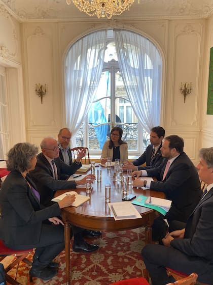 Reunión con la Comisión de Energía Atómica de Francia. Crédito: Embajada de Argentina en Francia.