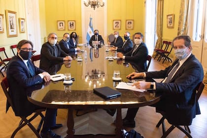 Los funcionarios que integran el gabinete de comercio exterior se reunieron en la Casa Rosada