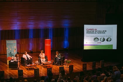 Reunión de autores por los 20 años de Los Caminadores