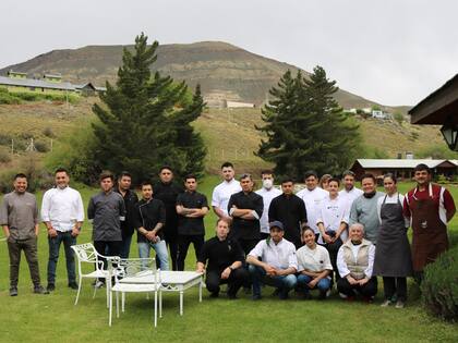 Reunión de chef de Patagonia Sur en la "Experiencia Guanaco" realizada en El Alambique Restó, Estancia 25 de Mayo, El Calafate, Santa Cruz.