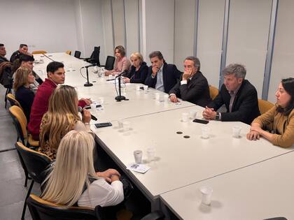 Reunión de familiares de víctimas del fentanilo con legisladores de Pro, la UCR y LLA