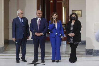Reunión de Gabinete de Ministros del Gobierno Nacional.
Conferencia de prensa.
Juan Manzur
Carla Vizzotti
Gabriela Cerruti